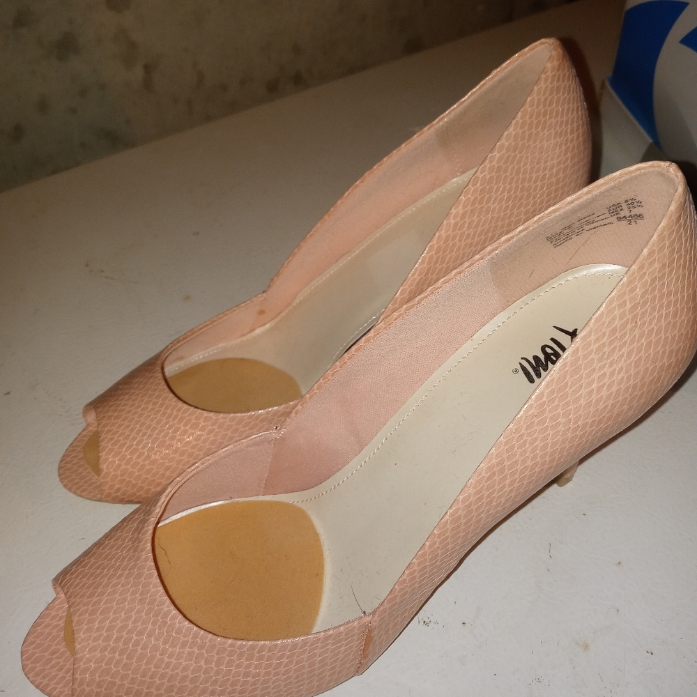 Dress shoes